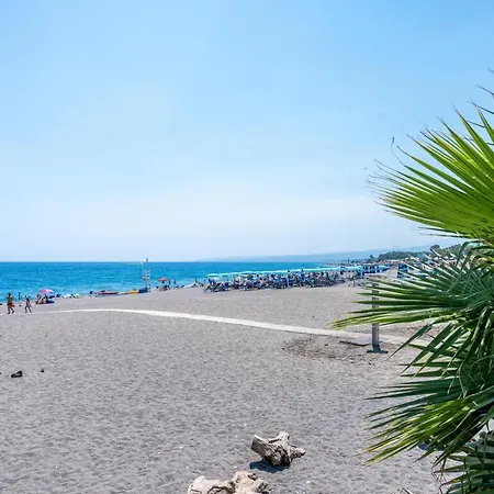 Apartment Naxos Seaside With Gardens, Parking And Swimming Pool *