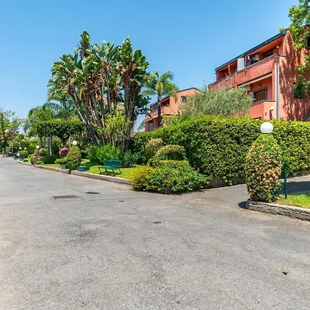 Apartment Naxos Seaside With Gardens, Parking And Swimming Pool Giardini Naxos