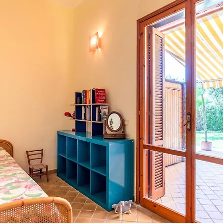 Naxos Seaside With Gardens, Parking And Swimming Pool