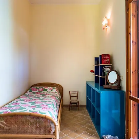 Apartment Naxos Seaside With Gardens, Parking And Swimming Pool