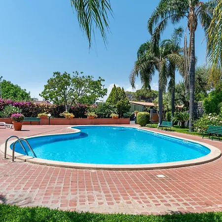 Apartment Naxos Seaside With Gardens, Parking And Swimming Pool Giardini Naxos