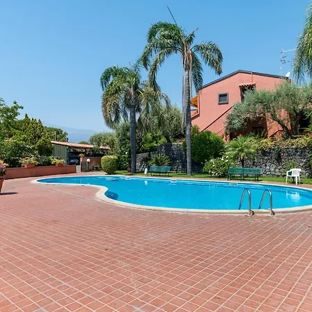 Naxos Seaside With Gardens, Parking And Swimming Pool Apartment Giardini Naxos
